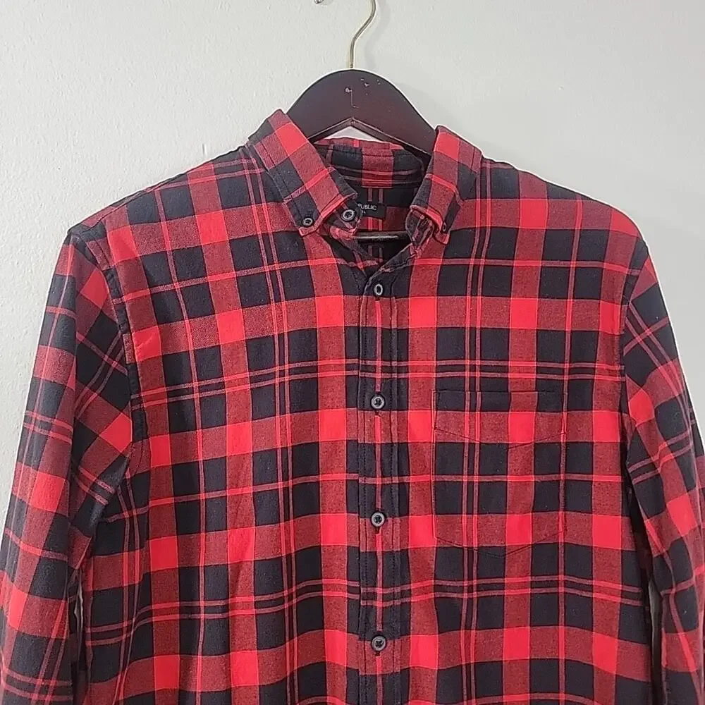 Banana Republic Luxe Flannel Shirt Men’s Medium Red Black Plaid 100%‎ Cotton